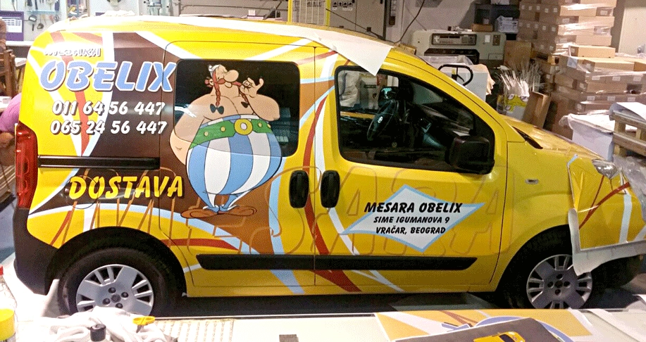 Primer auto folije na vozilu